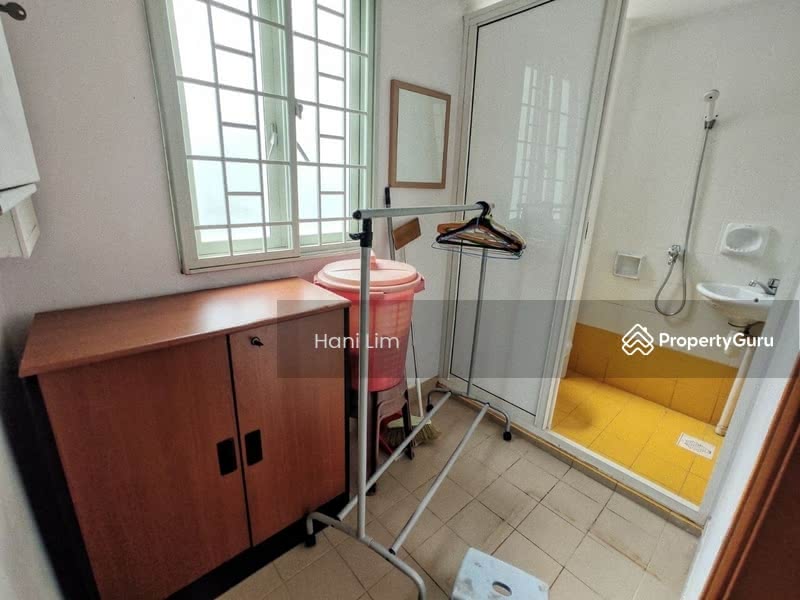 service yard / maid's room 