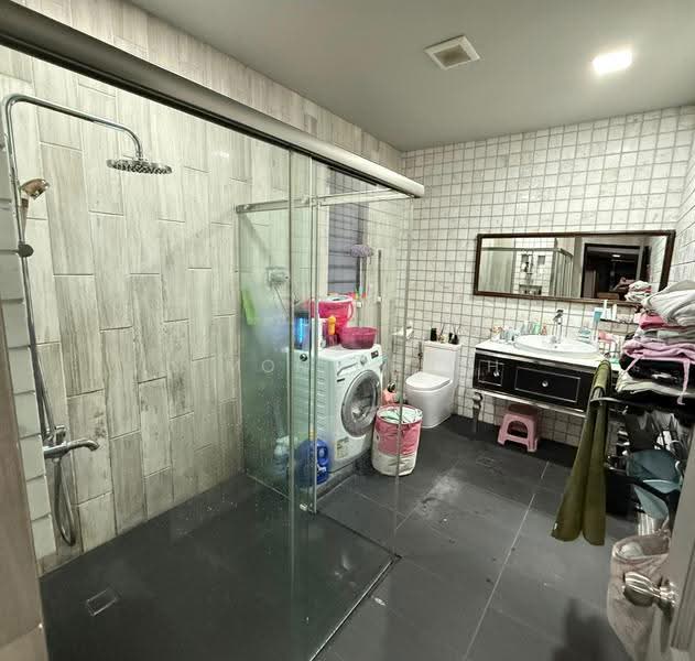2 Bedder Near Serangoon MRT, Hougang / Punggol / Sengkang, 2 Bedrooms, 1,000 sqft, Semi-Detached House For Rent, by Simon Chuah, 23939700 - Bathroom - PropertyGuru.com.sg