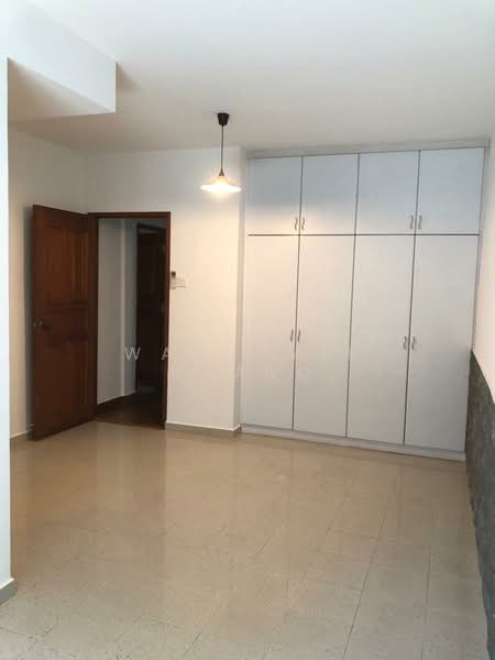 19 Jalan Novena Timor, Jalan Novena Timor, 5 Bedrooms, 2,200 sqft, Terraced House For Rent, by Wang Wee Huang, 23940081 - ground floor master bedroom - PropertyGuru.com.sg