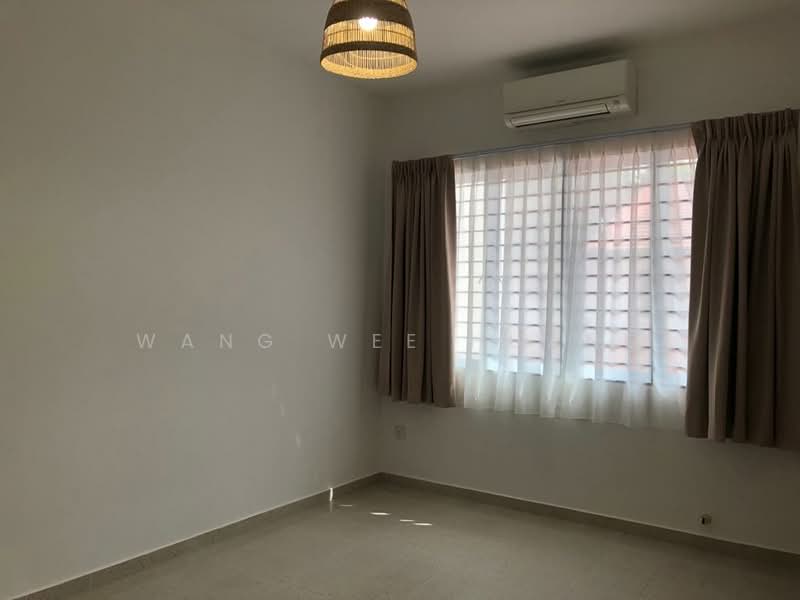 19 Jalan Novena Timor, Jalan Novena Timor, 5 Bedrooms, 2,200 sqft, Terraced House For Rent, by Wang Wee Huang, 23940081 - 2nd floor master bedroom - PropertyGuru.com.sg