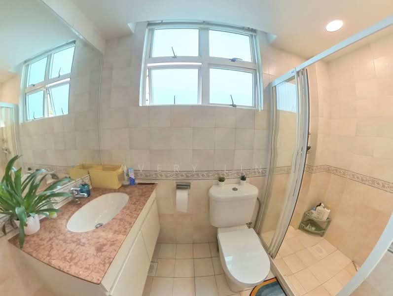 Woodgrove Condo, 8 Woodgrove Drive, 4 Bedrooms, 2,012 sqft, Condominium For Rent, by Avery Lin, 23940294 - Common Bathroom - PropertyGuru.com.sg
