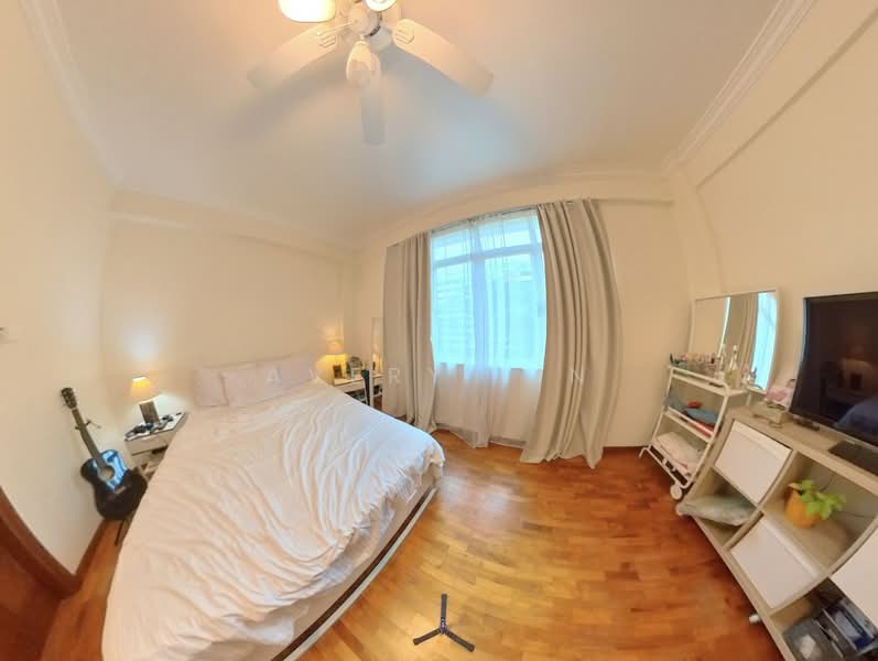 Woodgrove Condo, 8 Woodgrove Drive, 4 Bedrooms, 2,012 sqft, Condominium For Rent, by Avery Lin, 23940294 - Master Bedroom fits king bed comfortably - PropertyGuru.com.sg