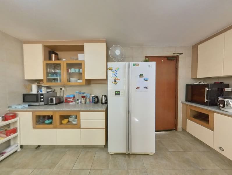 Woodgrove Condo, 8 Woodgrove Drive, 4 Bedrooms, 2,012 sqft, Condominium For Rent, by Avery Lin, 23940294 - Spacious Kitchen - PropertyGuru.com.sg