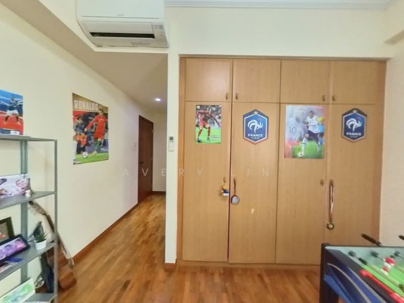 Woodgrove Condo, 8 Woodgrove Drive, 4 Bedrooms, 2,012 sqft, Condominium For Rent, by Avery Lin, 23940294 - Bedroom 3 with Attached Bathroom - PropertyGuru.com.sg
