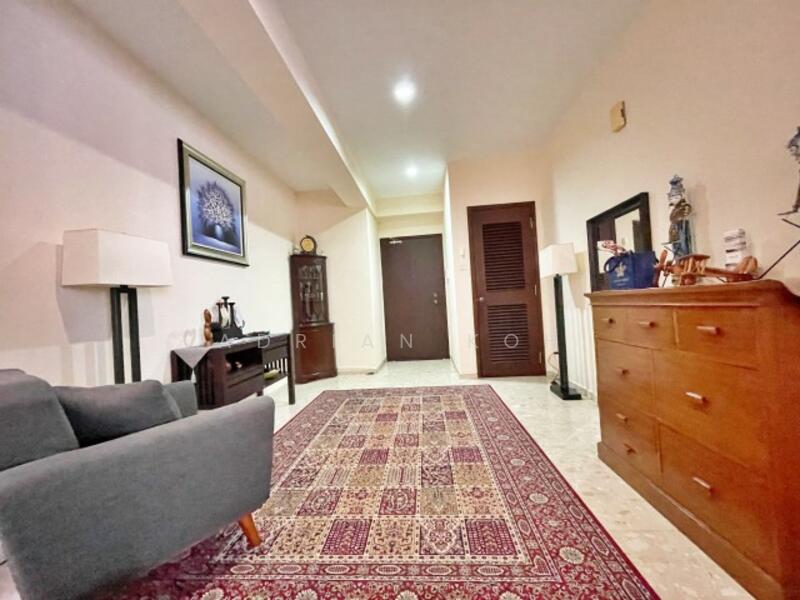 For Rent - UE Square