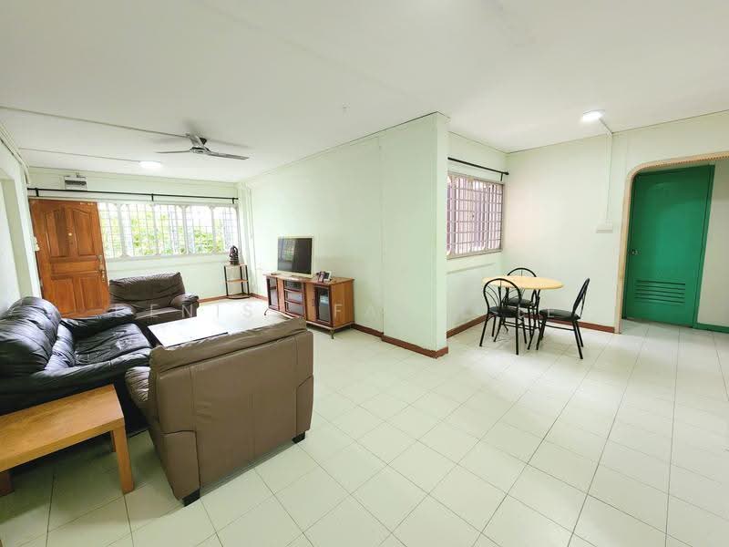 883 Tampines Street 84, 883 Tampines Street 84, Pasir Ris / Tampines, 3 Bedrooms, 1,119 sqft, HDB Flat For Rent, by Denise Fadil Lee, 23948632 - Spacious, Bright, Clean Living & Dining Room - PropertyGuru.com.sg