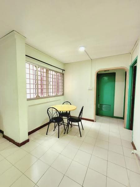 883 Tampines Street 84, 883 Tampines Street 84, Pasir Ris / Tampines, 3 Bedrooms, 1,119 sqft, HDB Flat For Rent, by Denise Fadil Lee, 23948632 - Spacious, Bright, Clean Dining Room - PropertyGuru.com.sg