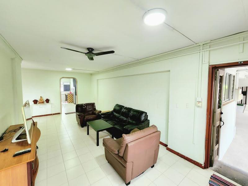 883 Tampines Street 84, 883 Tampines Street 84, Pasir Ris / Tampines, 3 Bedrooms, 1,119 sqft, HDB Flat For Rent, by Denise Fadil Lee, 23948632 - Spacious, Bright, Clean Living Room - PropertyGuru.com.sg