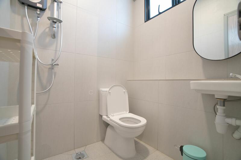 Room 206 - Private Bathroom