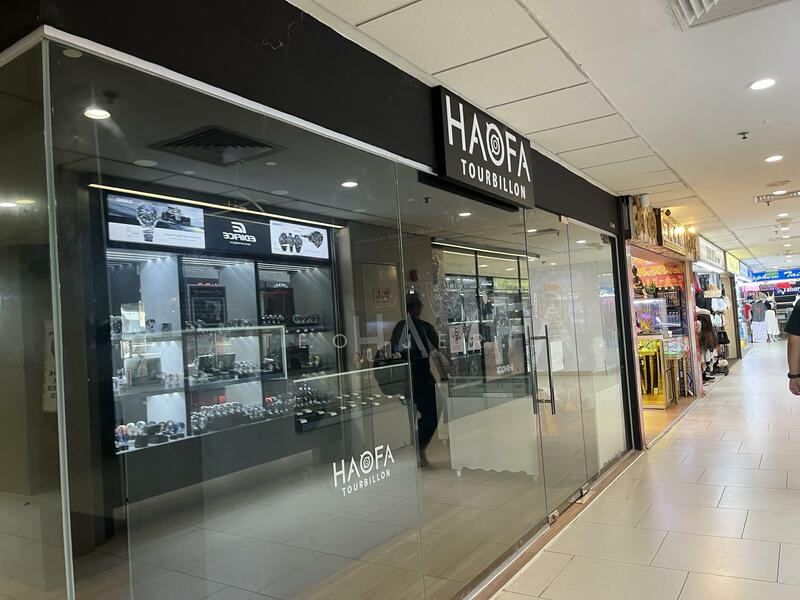 Lucky Plaza, 304 Orchard Road, 884 sqft, Mall Shop For Rent, by Teo Jeri, 23955192 - CommercialGuru.com.sg