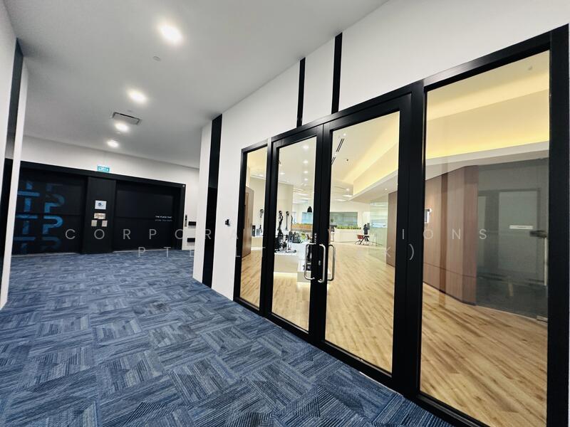 ALEXANDRA WELL FITTED FURNISHED BUSINESS SPACE near MRT, Food, Google HQ, SAP, Size: 3000, 5000, 8000~20k sqft. CONTACT: +6596881177 Adrian.Koh@corporatevisions.com.sg, 5,000 sqft, Light Industrial (B1) For Rent, by ADRIAN, 23957909 - Wide Carpeted corridor - CommercialGuru.com.sg
