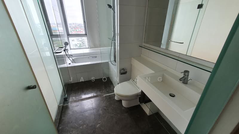 One Amber, 3 Amber Gardens, 4 Bedrooms, 1,658 sqft, Condominium For Rent, by Jason Ang, 23959034 - Master bathroom - PropertyGuru.com.sg