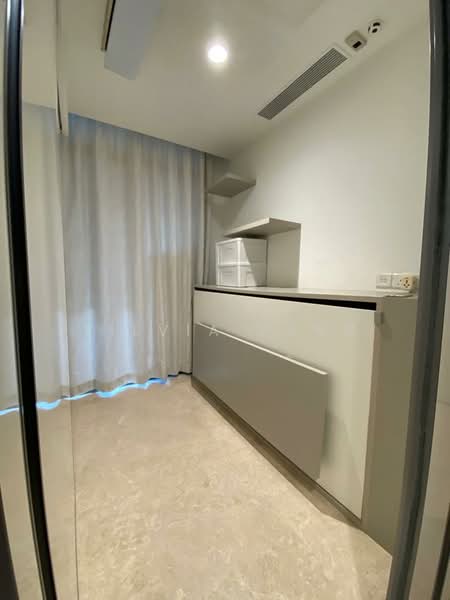 Cairnhill Nine, 9 Cairnhill Road, 2 Bedrooms, 1,044 sqft, Condominium For Rent, by Silvia Yang, 23962049 - PropertyGuru.com.sg