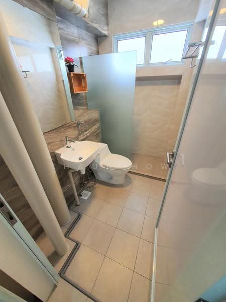 412 Choa Chu Kang Avenue 3, 412 Choa Chu Kang Avenue 3, Dairy Farm / Bukit Panjang / Choa Chu Kang, 3 Bedrooms, 1,119 sqft, HDB Flat For Rent, by Shaun How, 23962770 - Bathroom - PropertyGuru.com.sg
