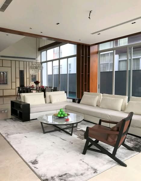 Beautiful Bungalow for Rent, , 6 Bedrooms, 7,670 sqft, Bungalow House For Rent, by Li Rong Teh, 23963147 - PropertyGuru.com.sg