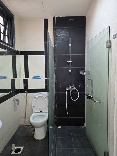 Ground Floor Shop with Toliet, Face Main Road with Many Parking, Sims Ave, Eunos / Geylang / Paya Lebar, 830 sqft, Shop / Shophouse For Rent, by Selena Toh, 23965321 - CommercialGuru.com.sg