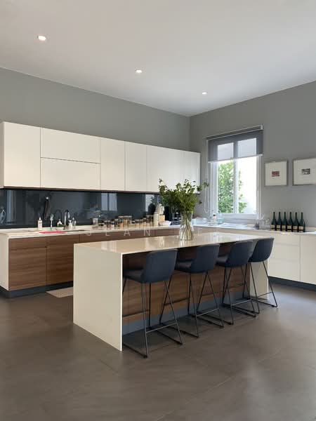 Hillview Garden Estate, Jalan Dermawan, 5 Bedrooms, 8,000 sqft, Semi-Detached House For Rent, by Jean Lee, 23966421 - PropertyGuru.com.sg