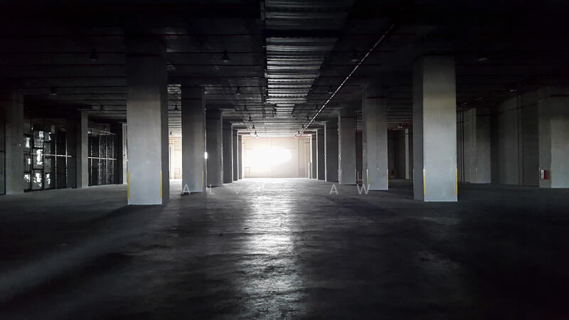 Jurong High Ceiling Warehouse for Rent - Near Jurong Island - Dock Levellers, Jurong Port Road, 110,000 sqft, Warehouse For Rent, by Alvin Aw, 23970916 - CommercialGuru.com.sg
