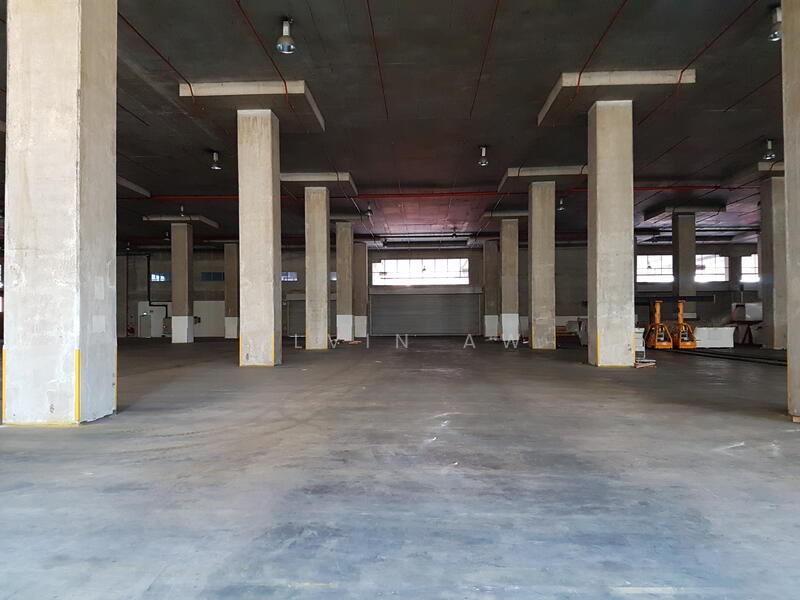 Jurong High Ceiling Warehouse for Rent - Near Jurong Island - Dock Levellers, Jurong Port Road, 110,000 sqft, Warehouse For Rent, by Alvin Aw, 23970916 - CommercialGuru.com.sg