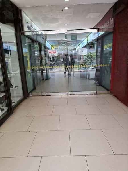 Lucky Plaza, 304 Orchard Road, Orchard / River Valley, 226 sqft, Mall Shop For Rent, by Lim Danny, 23971240 - CommercialGuru.com.sg