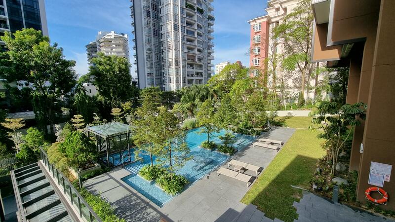 Unit is facing the Beautiful jacuzzi pool
