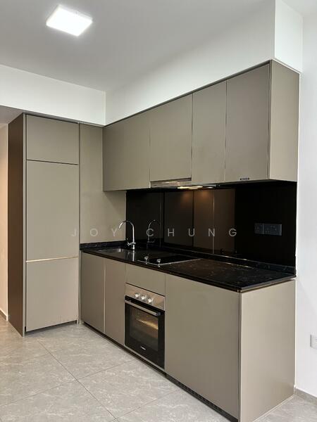 Open kitchen with hood, hod, and oven