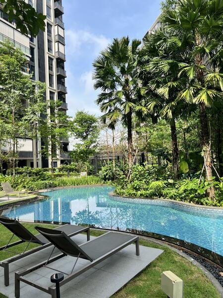 Resort styled island pool