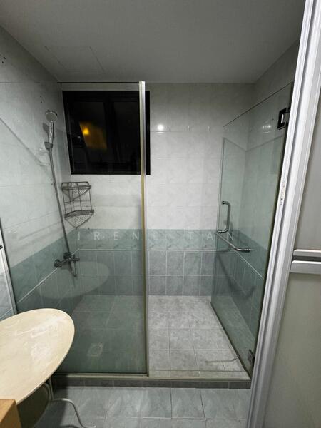 Mendon Spring, 198 Pasir Panjang Road, Room Rental, 150 sqft, Condominium For Rent, by Irene Tan, 23980517 - Master bathroom - PropertyGuru.com.sg