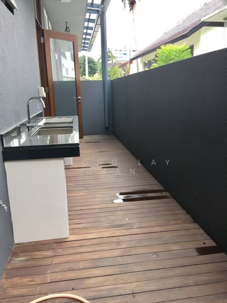 Spacious modern house in central downtown location, Jalan Tupai, 6 Bedrooms, 4,860 sqft, Semi-Detached House For Rent, by Chong Lay Guan, 23981032 - PropertyGuru.com.sg