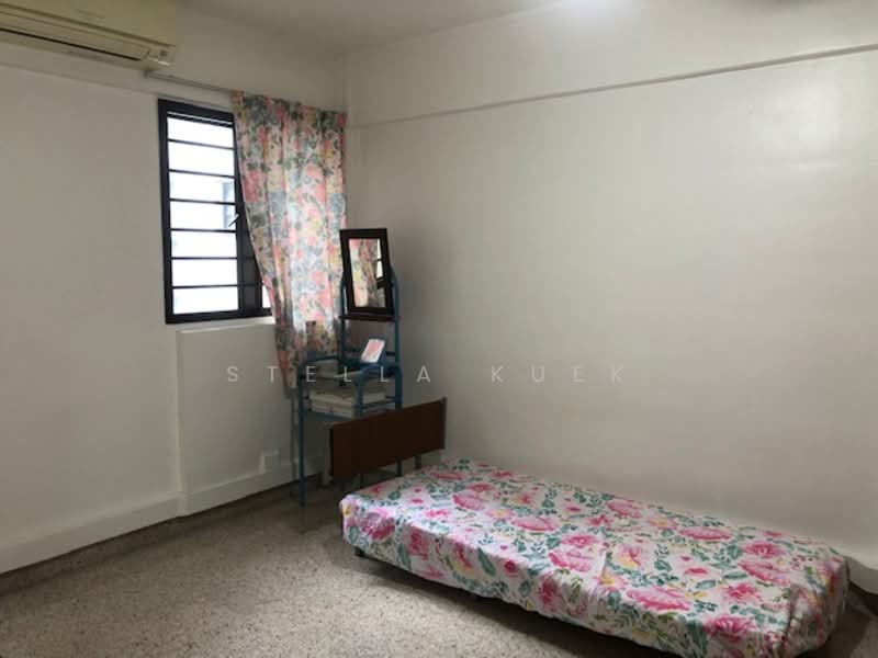 309 Shunfu Road, 309 Shunfu Road, 2 Bedrooms, 650 sqft, HDB Flat For Rent, by Stella Kuek, 23981070 - Master Bedroom - PropertyGuru.com.sg