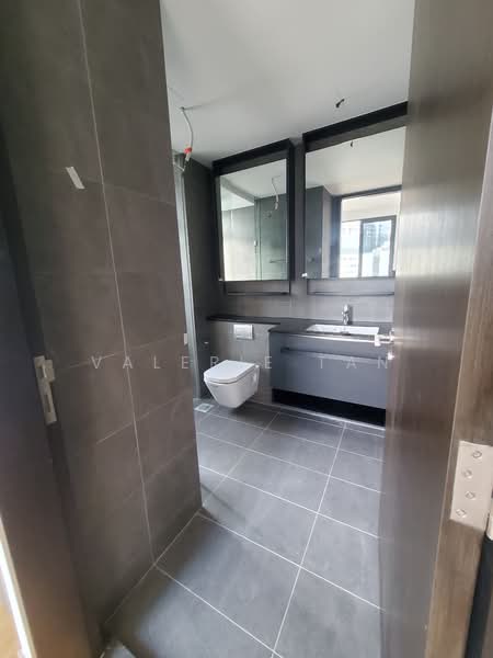 Park Colonial, 2 Woodleigh Lane, Macpherson / Potong Pasir, 3 Bedrooms, 1,023 sqft, Condominium For Rent, by Valerie Tan, 23988273 - Master Bathroom - PropertyGuru.com.sg