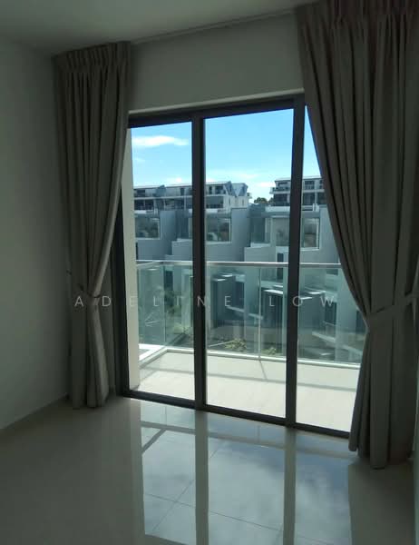 Skies Miltonia, 33 Miltonia Close, 3 Bedrooms, 969 sqft, Condominium For Rent, by Adeline Low, 23988975 - Maater bedroom - PropertyGuru.com.sg