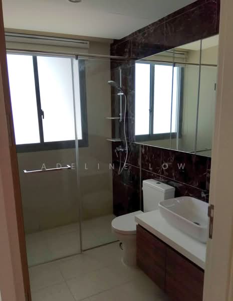 Skies Miltonia, 33 Miltonia Close, 3 Bedrooms, 969 sqft, Condominium For Rent, by Adeline Low, 23988975 - Master Bathroom - PropertyGuru.com.sg