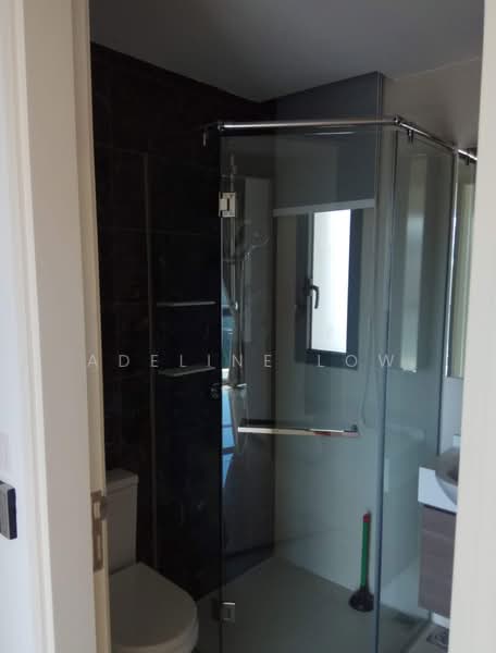 Skies Miltonia, 33 Miltonia Close, 3 Bedrooms, 969 sqft, Condominium For Rent, by Adeline Low, 23988975 - Common Bathroom - PropertyGuru.com.sg