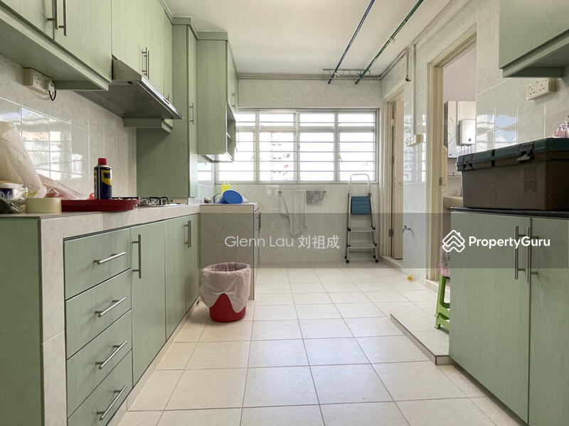 Long Kitchen.