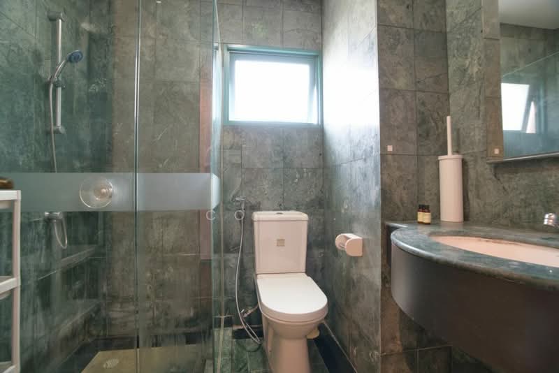 Oleanas Residences, 42 Kim Yam Road, 1 Bedroom, 150 sqft, Condominium For Rent, by Cove, 24003598 - Shared bathroom - PropertyGuru.com.sg