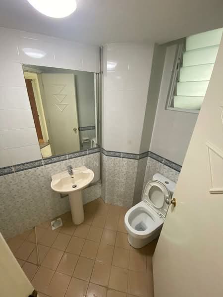 Tanjong Ria Condominium, 121 Tanjong Rhu Road, 2 Bedrooms, 807 sqft, Condominium For Rent, by Sunny R, 24003695 - Common Bathroom - PropertyGuru.com.sg