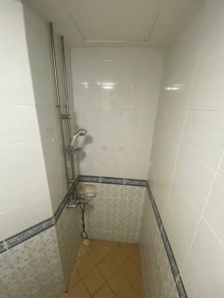 Tanjong Ria Condominium, 121 Tanjong Rhu Road, 2 Bedrooms, 807 sqft, Condominium For Rent, by Sunny R, 24003695 - Common Bathroom 2 - PropertyGuru.com.sg