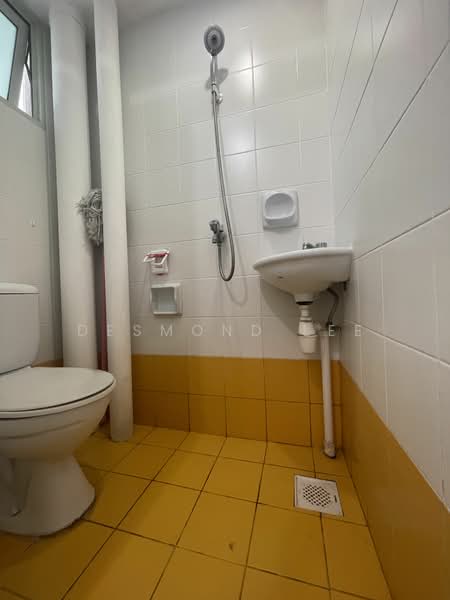 Queens, 10 Stirling Road, 3 Bedrooms, 1,195 sqft, Condominium For Rent, by Desmond Lee, 24008942 - PropertyGuru.com.sg