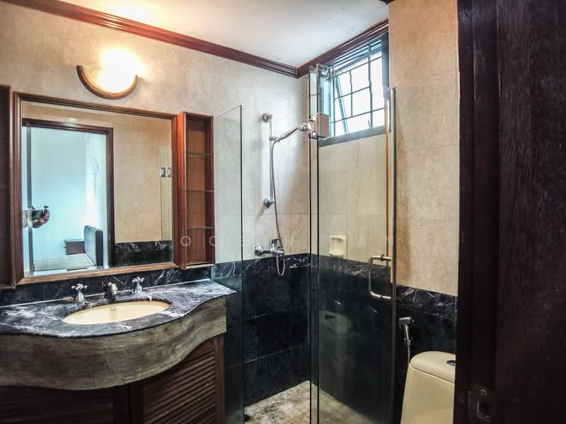 Springdale Condo, 47 Hindhede Walk, 2 Bedrooms, 926 sqft, Condominium For Rent, by Koobin Tan, 24010580 - Master Bathroom - PropertyGuru.com.sg