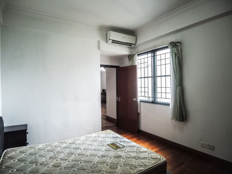 Springdale Condo, 47 Hindhede Walk, 2 Bedrooms, 926 sqft, Condominium For Rent, by Koobin Tan, 24010580 - Master Bedroom - PropertyGuru.com.sg