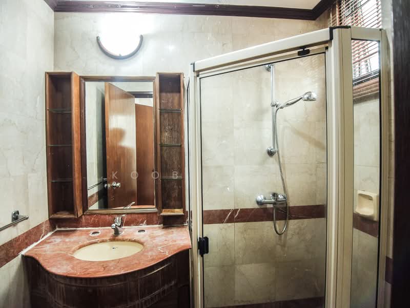 Springdale Condo, 47 Hindhede Walk, 2 Bedrooms, 926 sqft, Condominium For Rent, by Koobin Tan, 24010580 - Common Bathroom - PropertyGuru.com.sg
