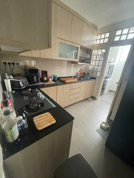 Functional kitchen with helpers room behind
