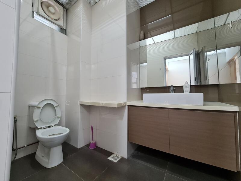 Wcega Tower, 21 Bukit Batok Crescent, 270 sqft, Light Industrial (B1) For Rent, by Chew Karin, 24020246 - CommercialGuru.com.sg