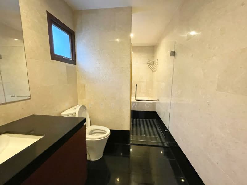Holland Road Bungalow with Private Pool. All rooms ensuite., Holland Road, Tan Boon Chong Ave, Jalan Jelita, 7 Bedrooms, 7,500 sqft, Bungalow House For Rent, by Yoker Wong, 24021844 - PropertyGuru.com.sg