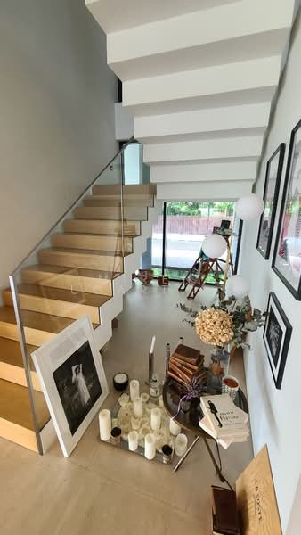 Raffles Park, , 5 Bedrooms, 6,500 sqft, Bungalow House For Rent, by Miren Ugarte de Brito, 24029197 - PropertyGuru.com.sg
