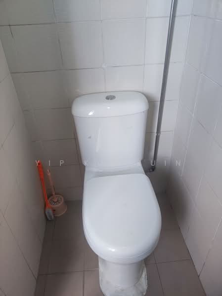 Wu De Building, 6A Beatty Road, Room Rental, 100 sqft, Apartment For Rent, by Yip Kok Kuin, 24032528 - common bathroom 2 - PropertyGuru.com.sg