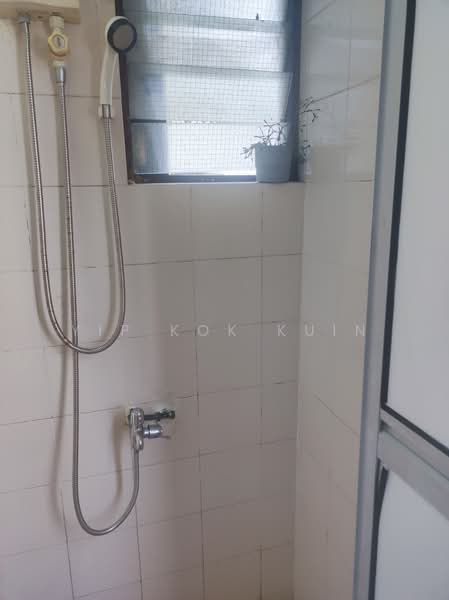 Wu De Building, 6A Beatty Road, Room Rental, 100 sqft, Apartment For Rent, by Yip Kok Kuin, 24032528 - common bahtroom 2 - PropertyGuru.com.sg