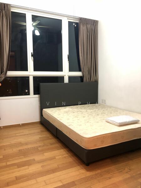 Bedrm 2 can fit a queen bed 