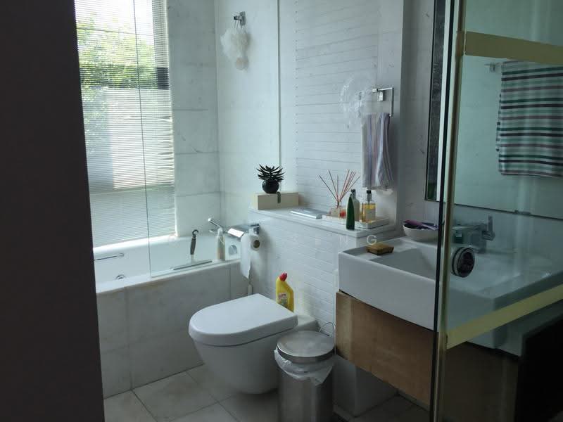 One Tree Hill Residence, 1A One Tree Hill, Tanglin / Holland / Bukit Timah, 2 Bedrooms, 1,001 sqft, Condominium For Sale, by Gina Seng, 24043215 - Bathroom - PropertyGuru.com.sg